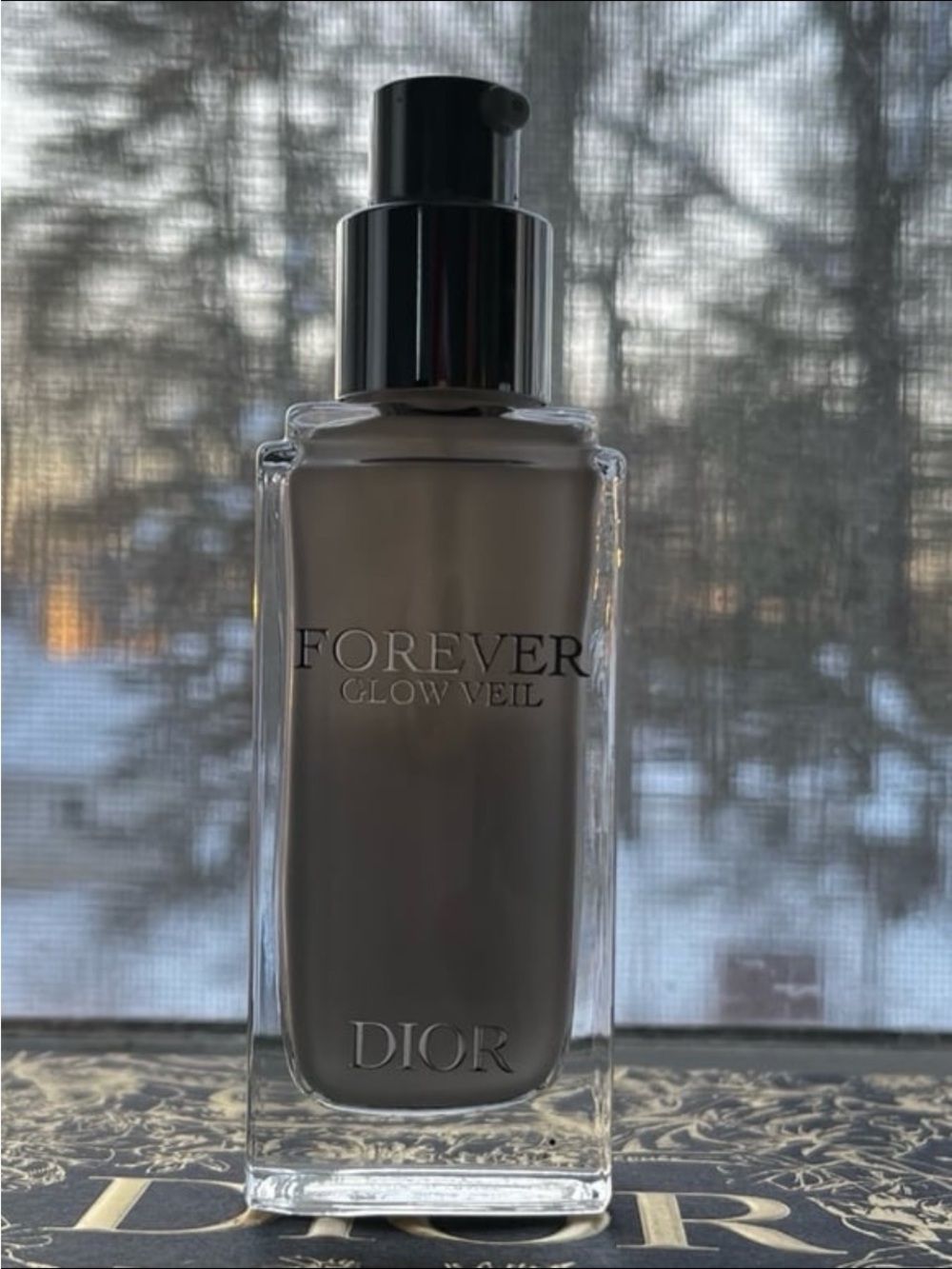 Dior Forever Glow Veil Illuminating Primer — Silver Gray Finish